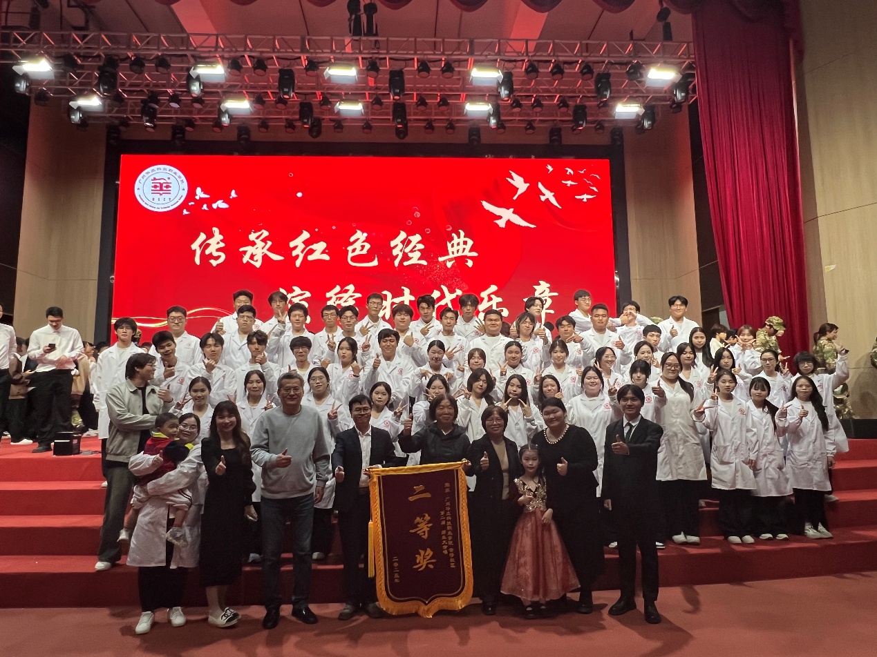 喜報(bào)！中醫(yī)藥學(xué)院合唱團(tuán)斬獲云浮...