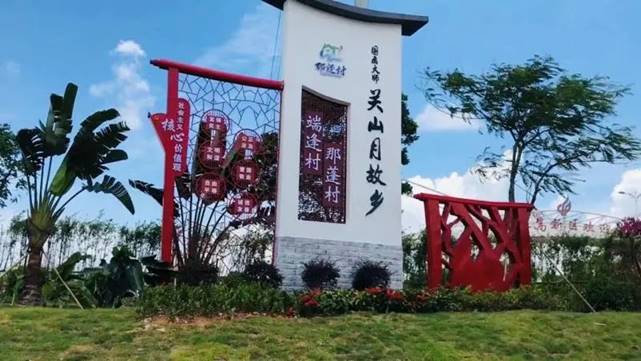 圖片包含 草, 戶外, 建筑, 房子
描述已自動(dòng)生成