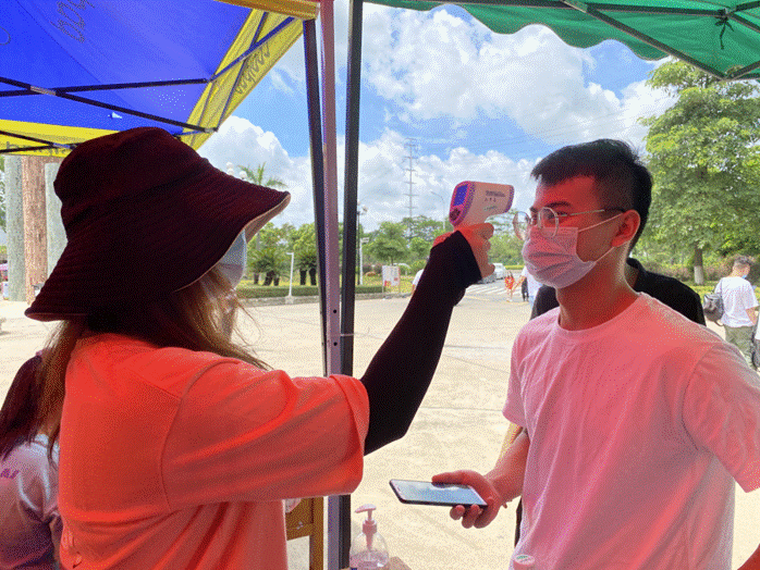 學(xué)生接受檢測